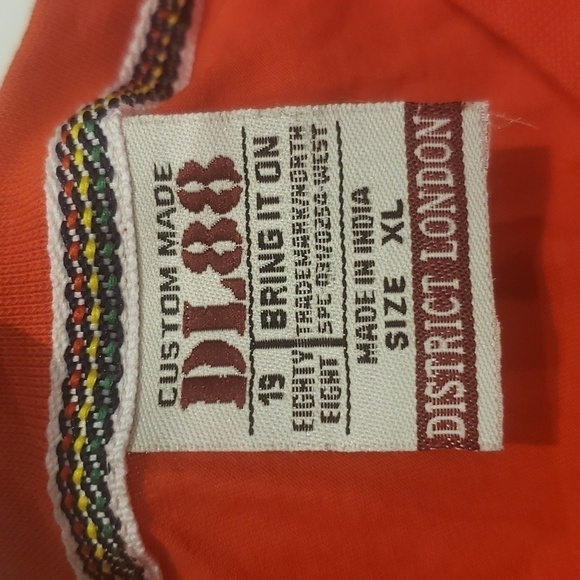 DL88 Bring it On District London Red Lighthouse T-shirt V-Neck Size XL Uni - Picture 7 of 11
